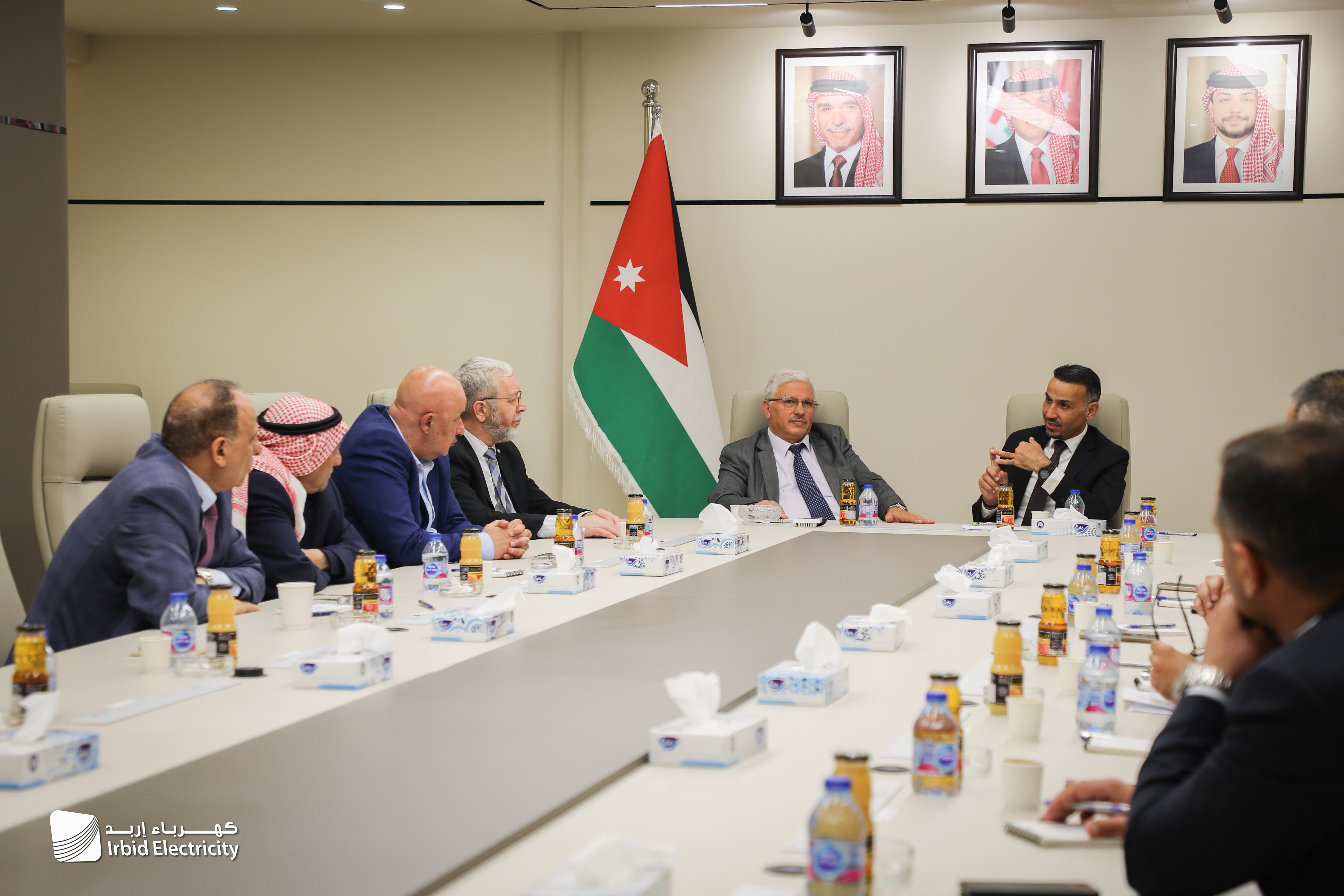 لجنة الطاقة في مجلس الأعيان تزور كهرباء اربد وتطلع على مشاريع التحول الرقمي و العدادات الذكية و الذكاء الاصطناعي .
